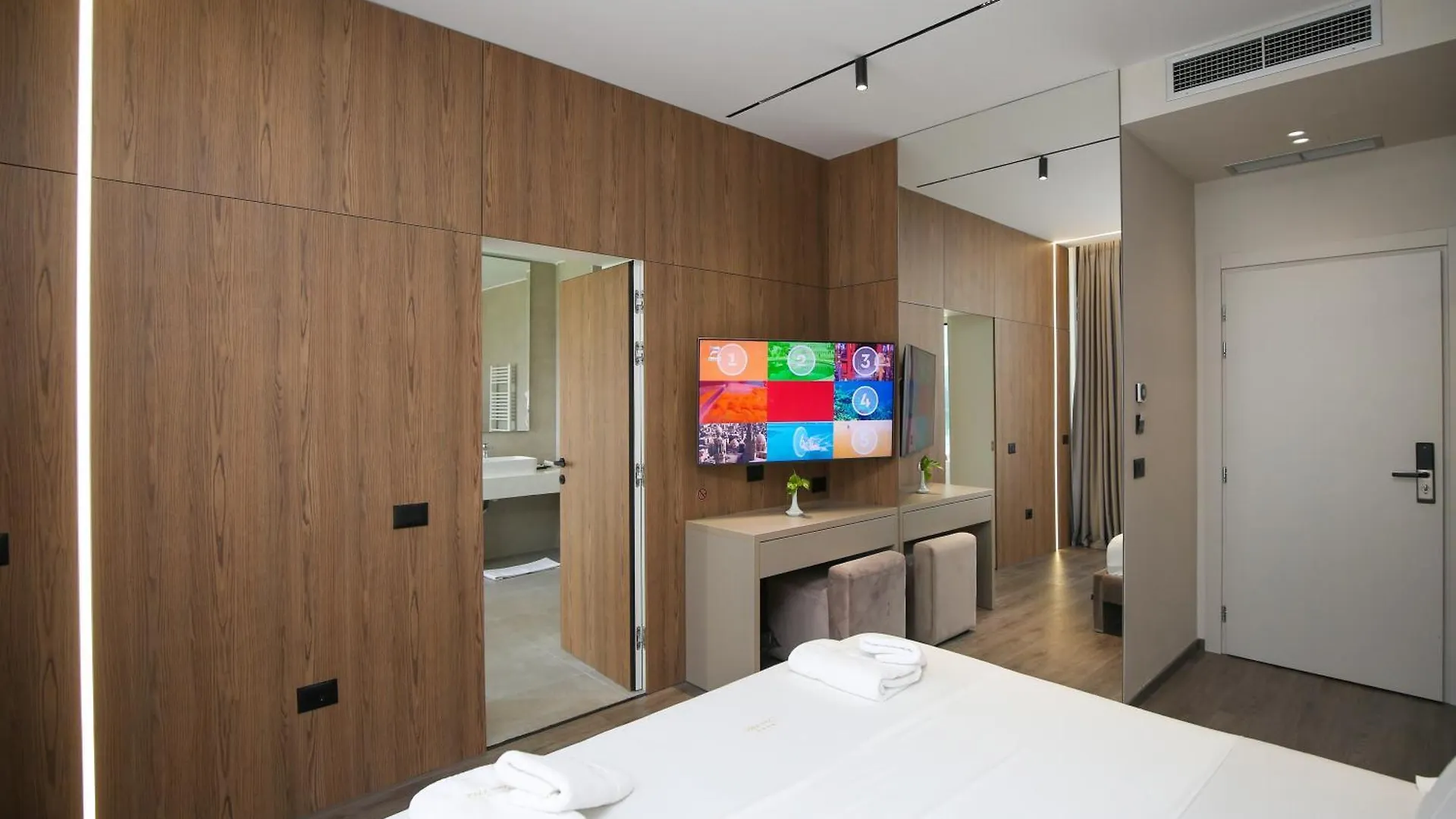Charm Hotel Vlore 4*,