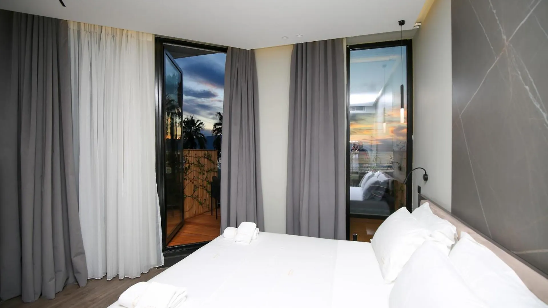 Charm Hotel Vlore 4*,  Albania